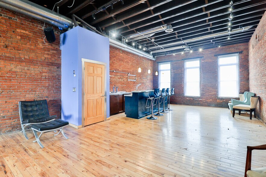 More Photos Of 102-104 W Columbus St, Kenton Office Residential For Sale