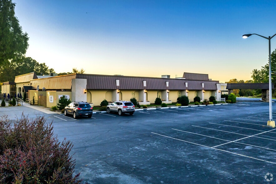 More Photos Of 201 Sugarloaf Rd, Hendersonville Hotel For Sale