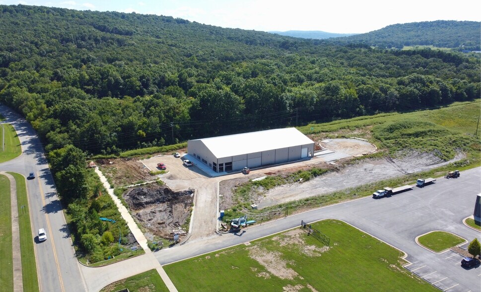 More Photos Of 2759 S Armstrong Ave, Fayetteville Industrial For Lease