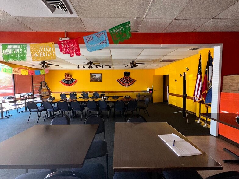 More Photos Of 210 W Fairmont Pky, La Porte General Retail For Lease