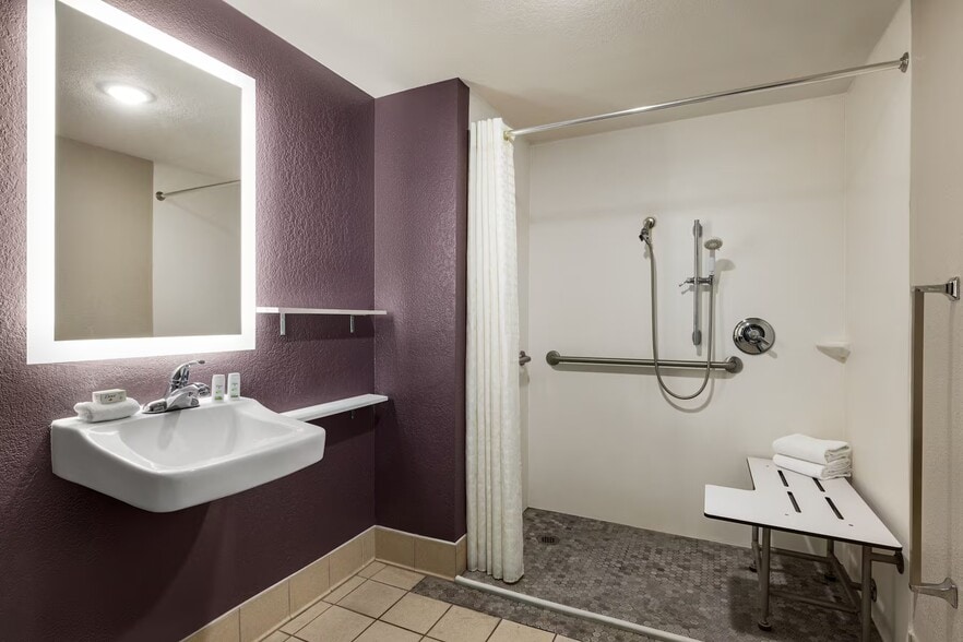 More Photos Of 6511 W Military Dr, San Antonio Hotel For Sale