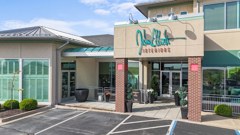 More Photos Of 2265 Bagnell Dam Blvd, Lake Ozark Office For Sale