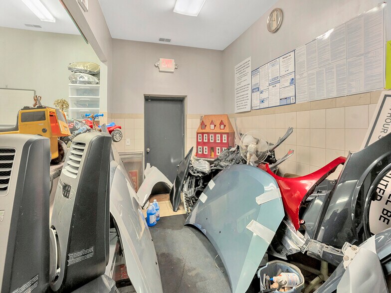 More Photos Of 7780 Majestic Ave, Detroit Warehouse For Sale