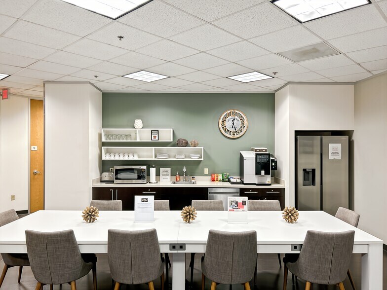 More Photos Of 1400 Broadfield Blvd, Houston Coworking Space