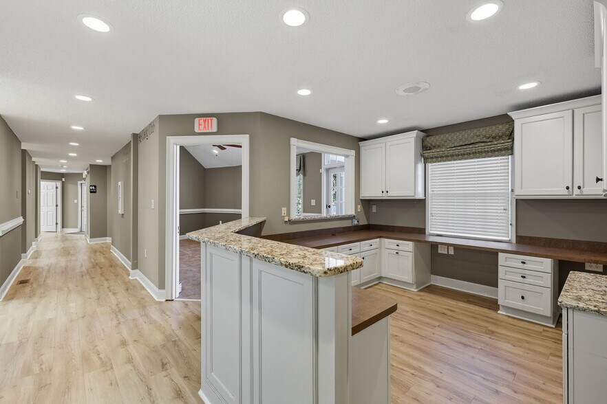 More Photos Of 224 Shallowford Rd NW, Gainesville Medical For Lease