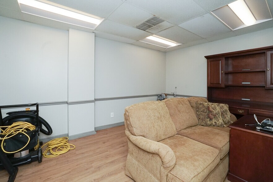 More Photos Of 360 Commerce Blvd, Bogart Distribution For Sale