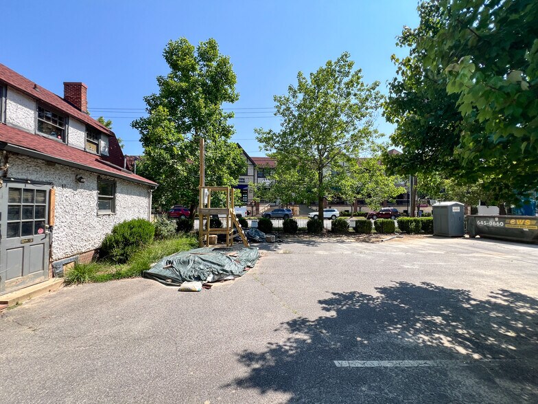 More Photos Of 1 Swan St, Asheville Freestanding For Sale