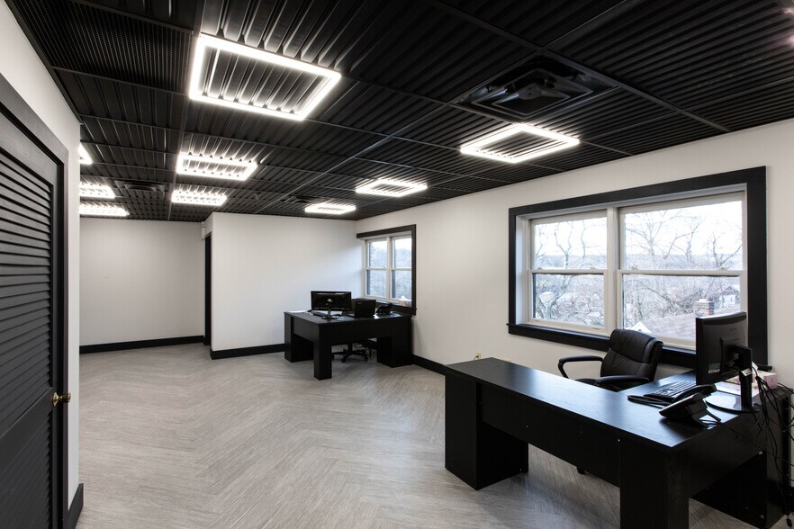 More Photos Of 7 Elmwood Dr, New City Office For Lease
