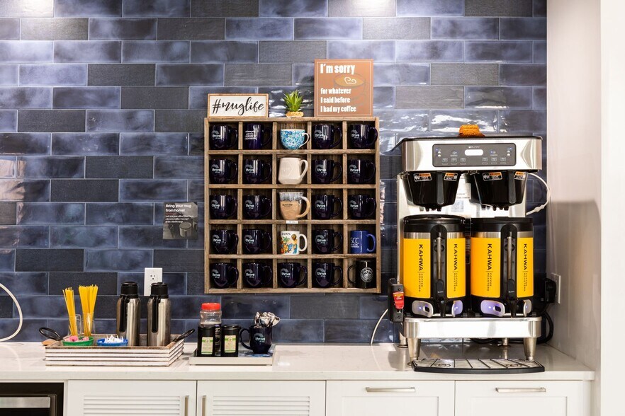 More Photos Of 136 4th St N, Saint Petersburg Coworking Space