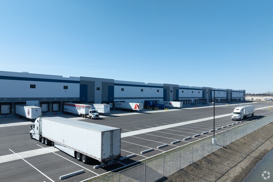 More Photos Of 2050 Cornell Ave, Melrose Park Distribution For Lease