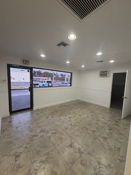 More Photos Of 5415 NW 15th St, Margate Warehouse For Lease