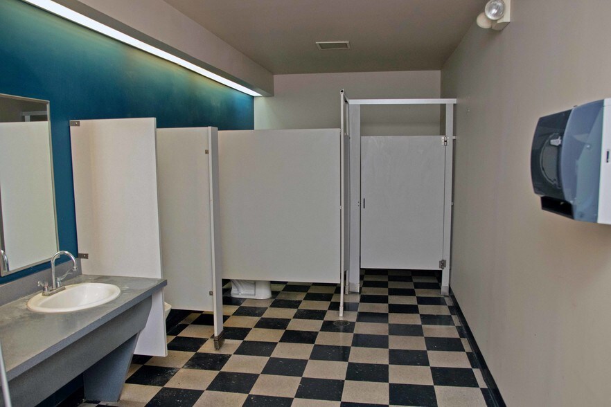 More Photos Of 3051 Delta Marine Dr, Reynoldsburg Light Manufacturing For Sale