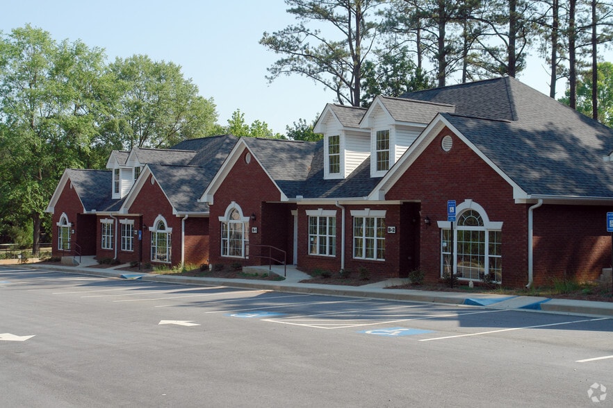 More Photos Of 1040 Indian Trail Lilburn Rd, Lilburn Office For Lease