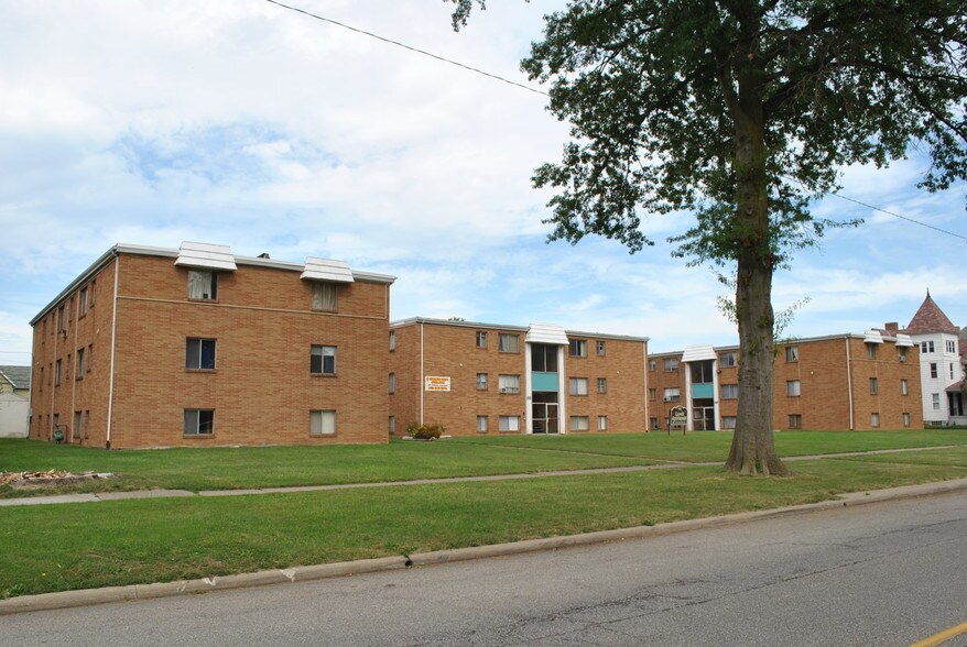 More Photos Of 1833-1845 E 31st St, Lorain Apartments For Sale