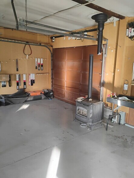 More Photos Of 2240 S US Highway 35, Knox Freestanding For Sale