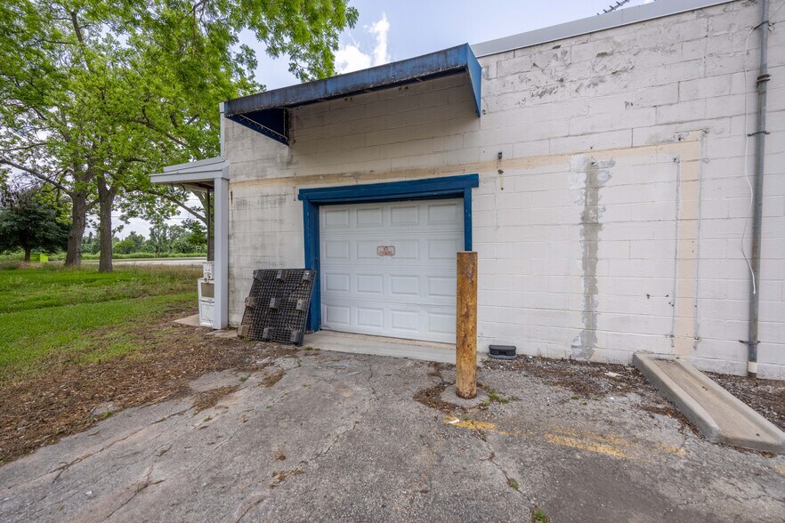 More Photos Of 115 W Burleson St, Wharton Restaurant For Sale