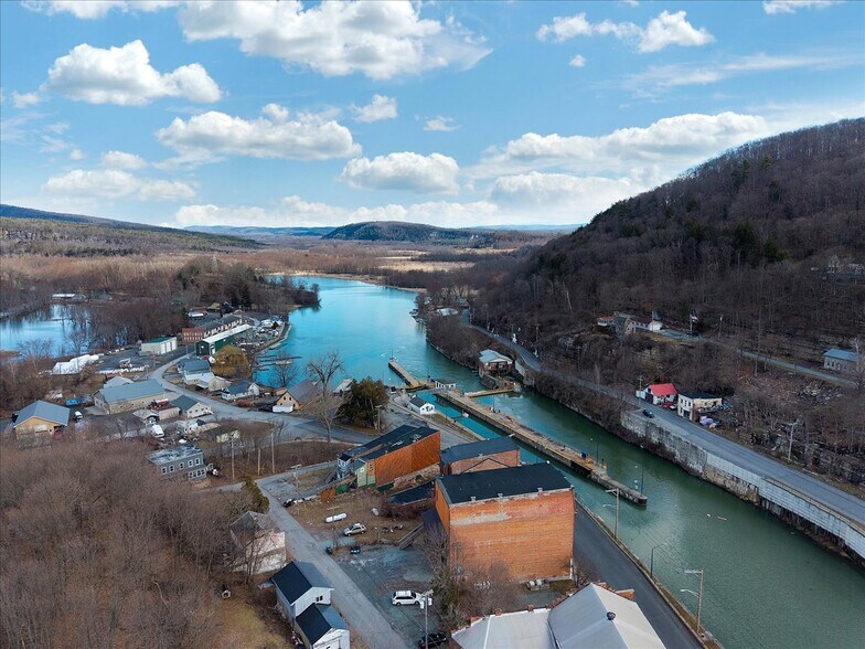 More Photos Of 68 Main St, Whitehall Flex For Sale