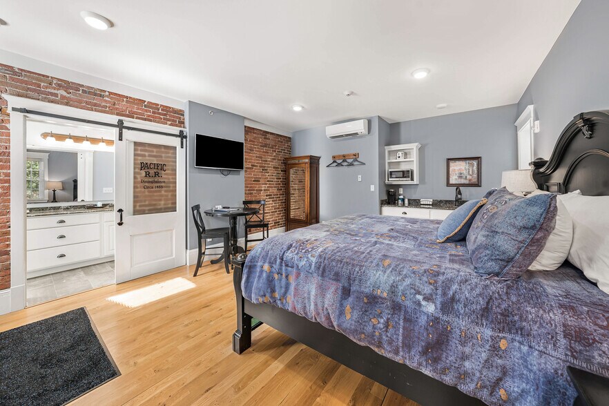 More Photos Of 208-210 Wharf St, Hermann Hospitality For Sale