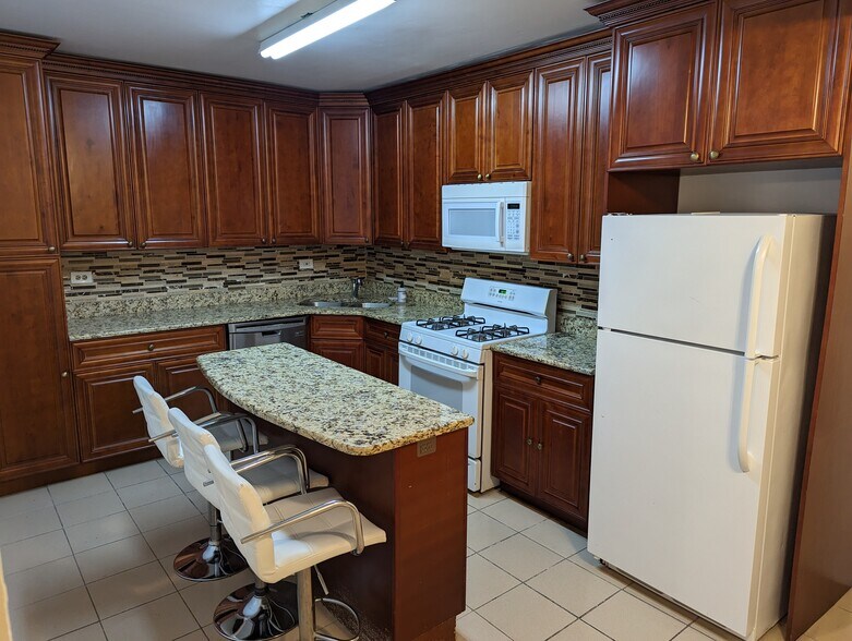 More Photos Of 4940-4942 N Sheridan Rd, Chicago Apartments For Sale