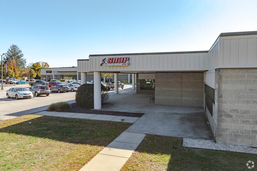More Photos Of 125 Westbrook Rd, Essex Storefront For Sale