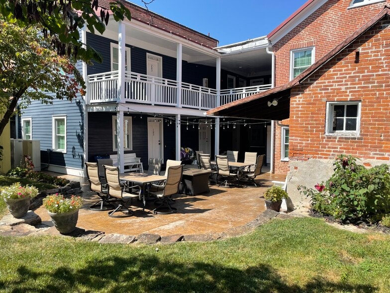 More Photos Of 208-210 Wharf St, Hermann Hospitality For Sale