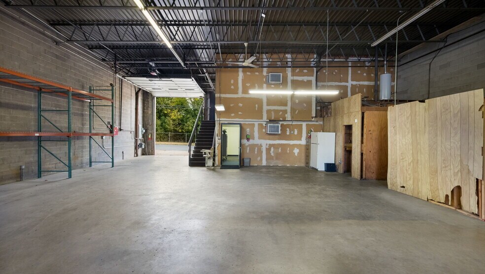 More Photos Of 4726 Blakiston St, Philadelphia Distribution For Sale