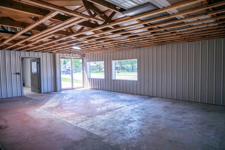 More Photos Of 190 Prospect Ave, Mauston Auto Repair For Sale