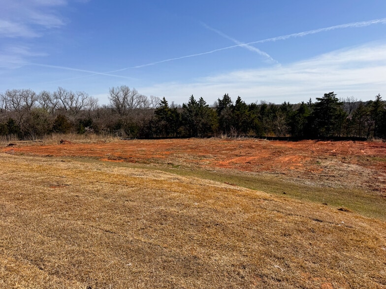 More Photos Of 551 Koloa Ave, Edmond Warehouse For Sale