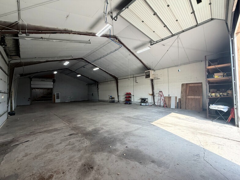 More Photos Of 72 East St, Crystal Lake Light Manufacturing For Lease