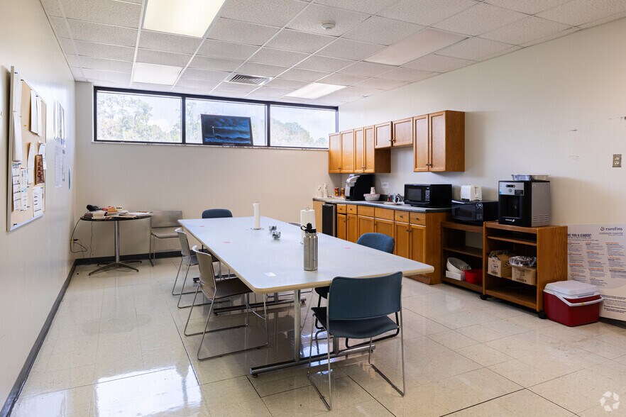 More Photos Of 5102 La Roche Ave, Savannah Office For Lease