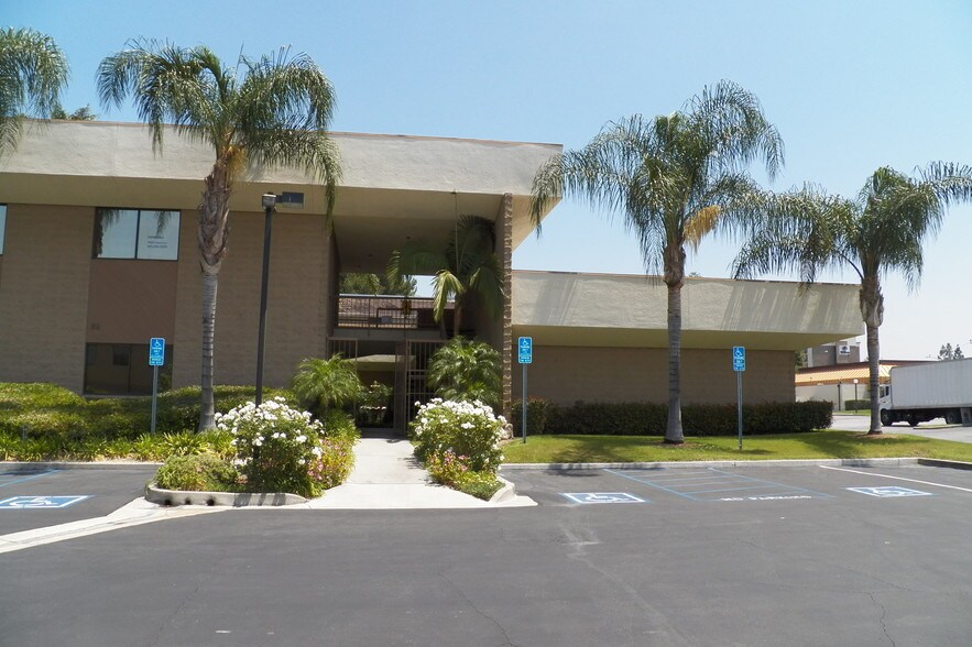 More Photos Of 225 E Airport Dr, San Bernardino Medical For Lease