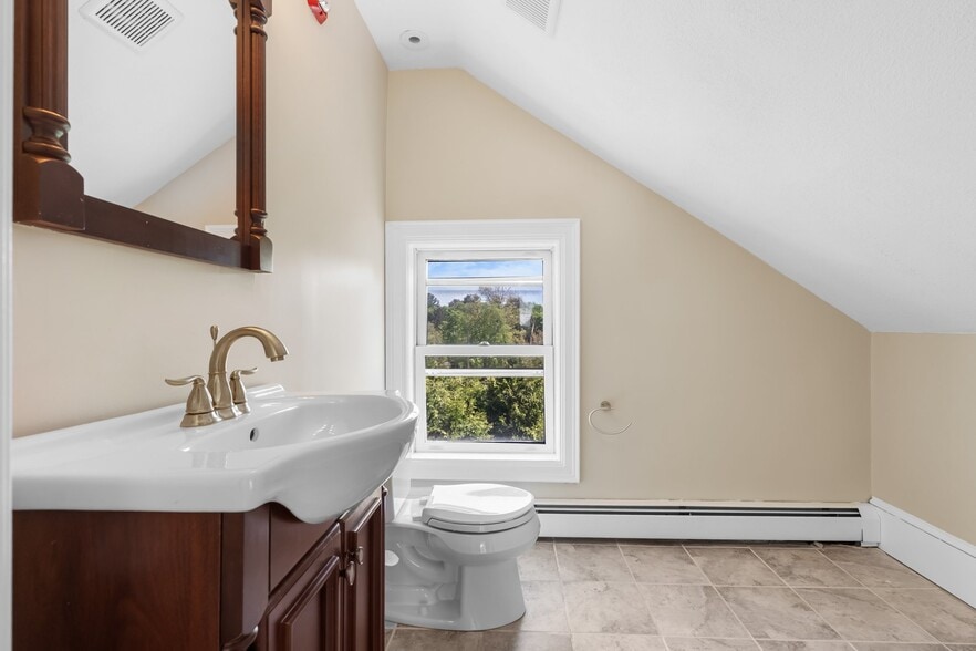 More Photos Of 6 Windsor St, Andover Office For Sale