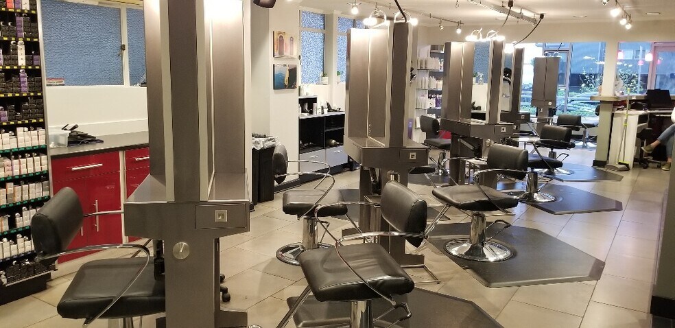 More Photos Of 536 5th Ave W, Seattle Office Residential For Sale