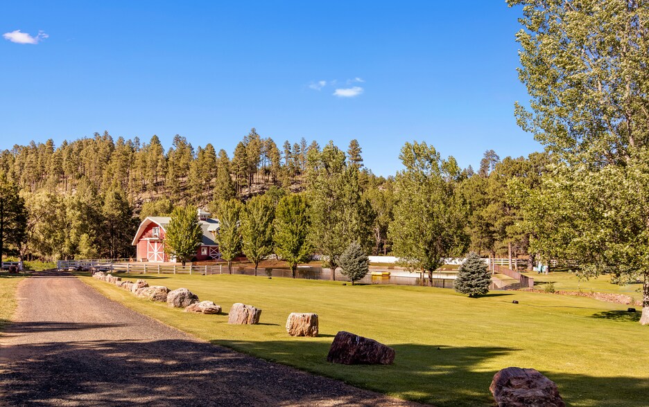 More Photos Of 1613 Black Canyon Rd, Heber Lodge Meeting Hall For Sale