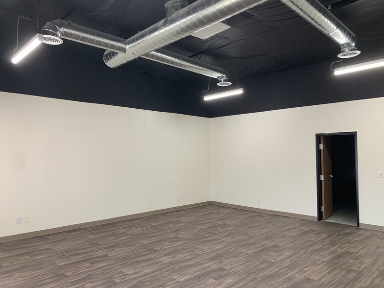 More Photos Of 3867 S Valley View Blvd, Las Vegas Warehouse For Lease