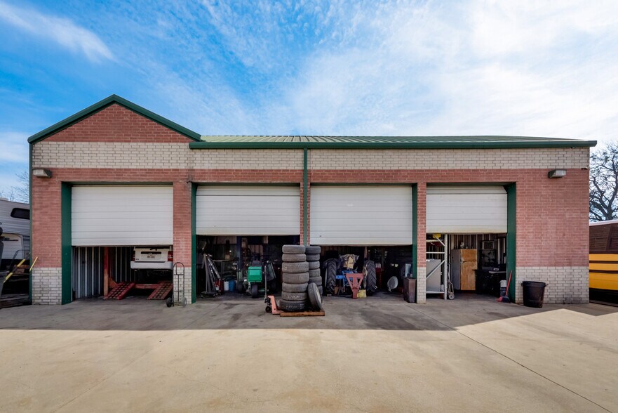 More Photos Of 712 State Highway 78 S, Farmersville Auto Repair For Sale