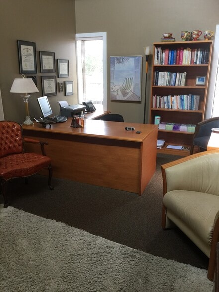 More Photos Of 7180 W 107th St, Overland Park Office For Lease