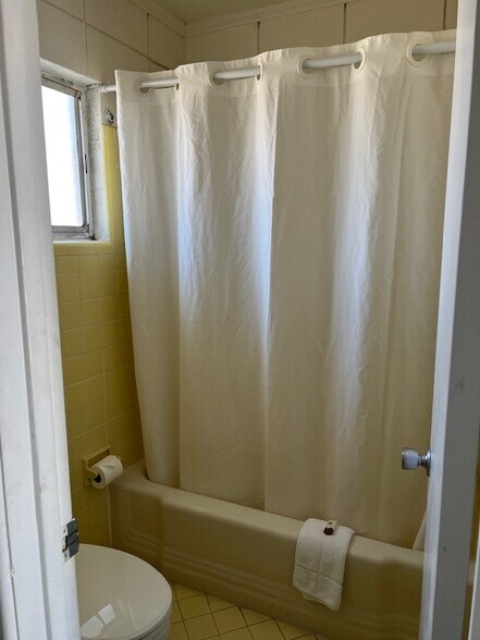 More Photos Of 208 S Ellis St, Menard Hotel For Sale