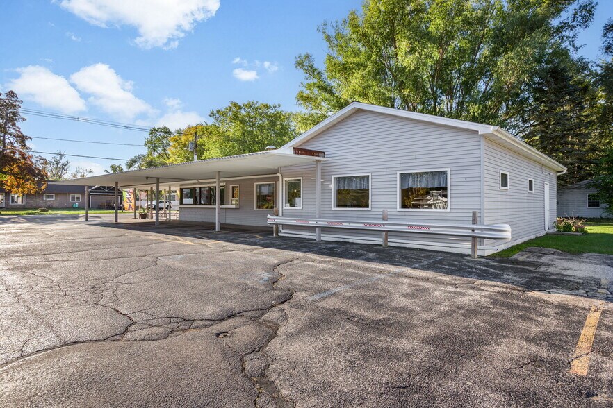 More Photos Of 5036 Paw Paw Lake Rd, Coloma Restaurant For Sale