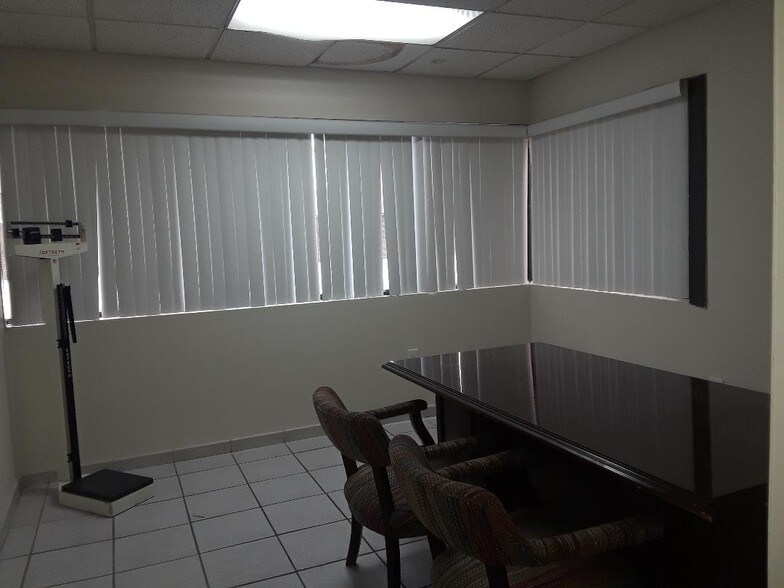 More Photos Of 8370 W Flagler St, Miami Medical For Lease