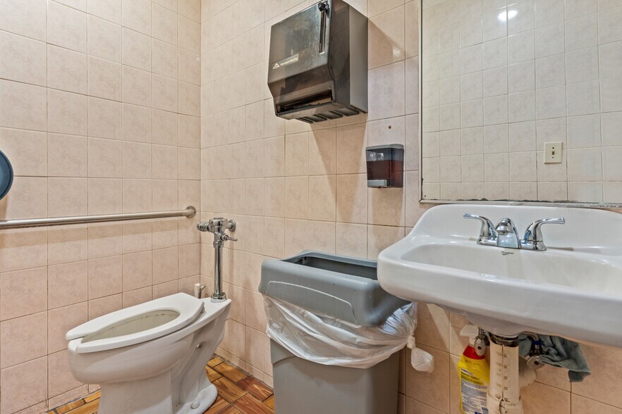 More Photos Of 509 US Highway 271 N, Gilmer Flex For Sale