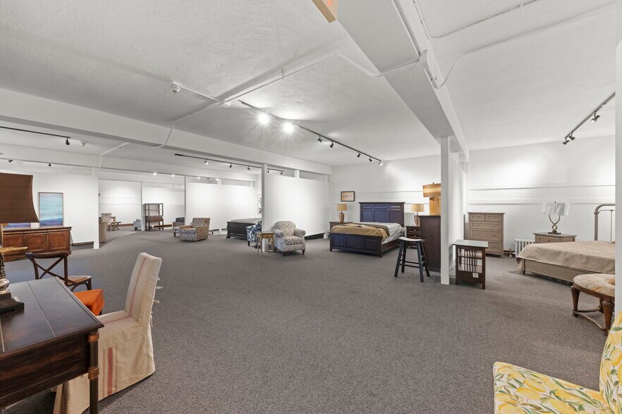 More Photos Of 235-239 S Washington St, Naperville Storefront For Sale