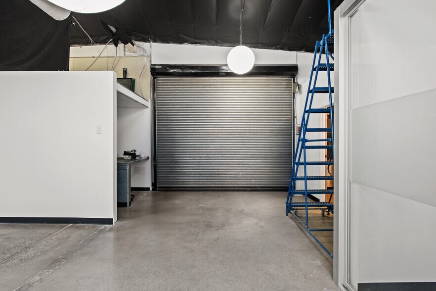More Photos Of 6910-6912 Santa Monica Blvd, Los Angeles Loft Creative Space For Lease