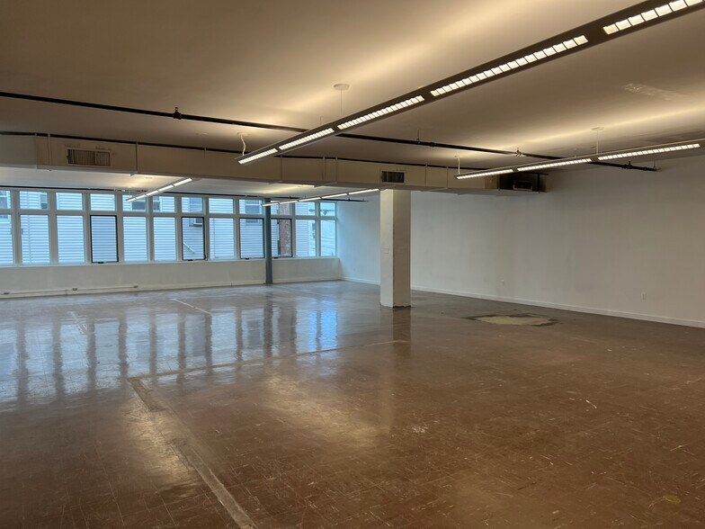 More Photos Of 2000 West St, Union City Office Residential For Lease