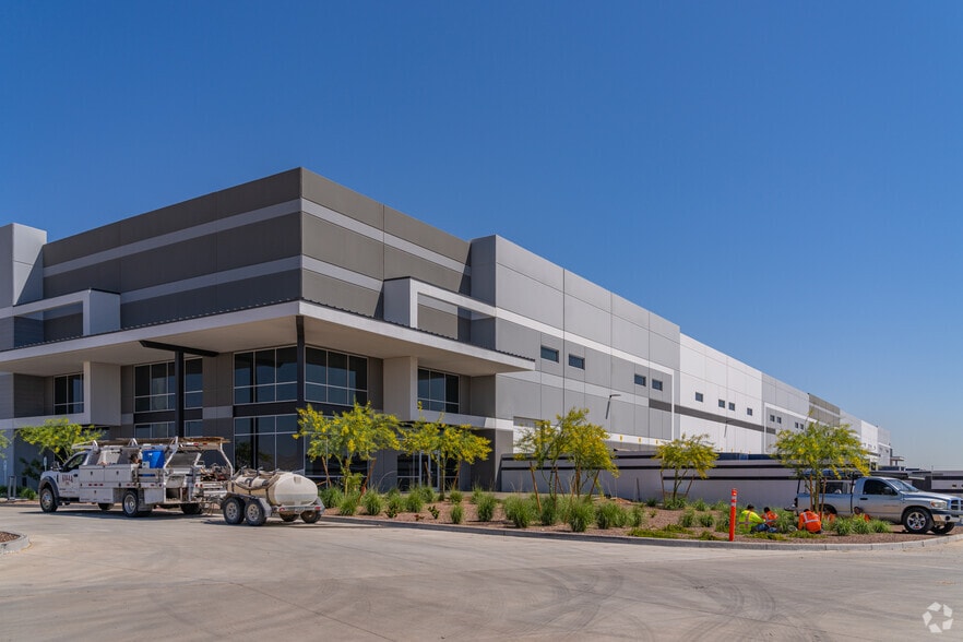 More Photos Of 5101 N Cotton Ln, Litchfield Park Warehouse For Lease