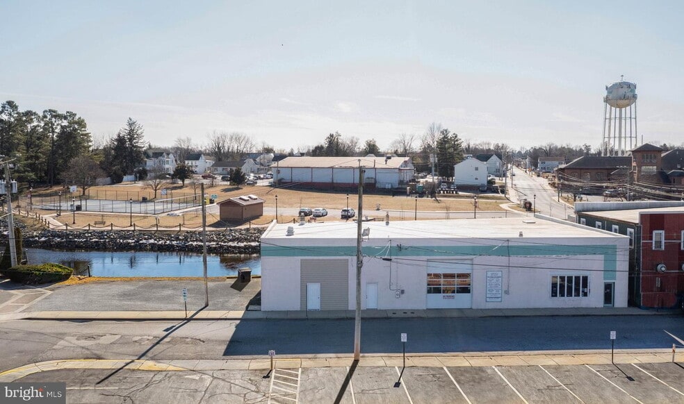 More Photos Of 112 Park Ave, Milford Flex For Sale
