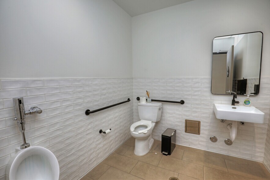 More Photos Of 1135 Eugenia Pl, Carpinteria Office For Sale