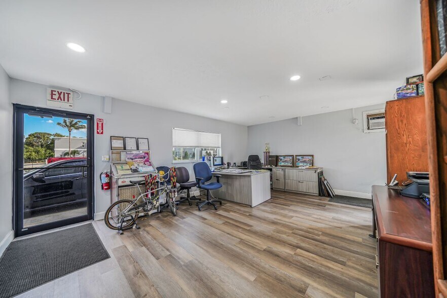 More Photos Of 3231 SE Slater St, Stuart Warehouse For Sale