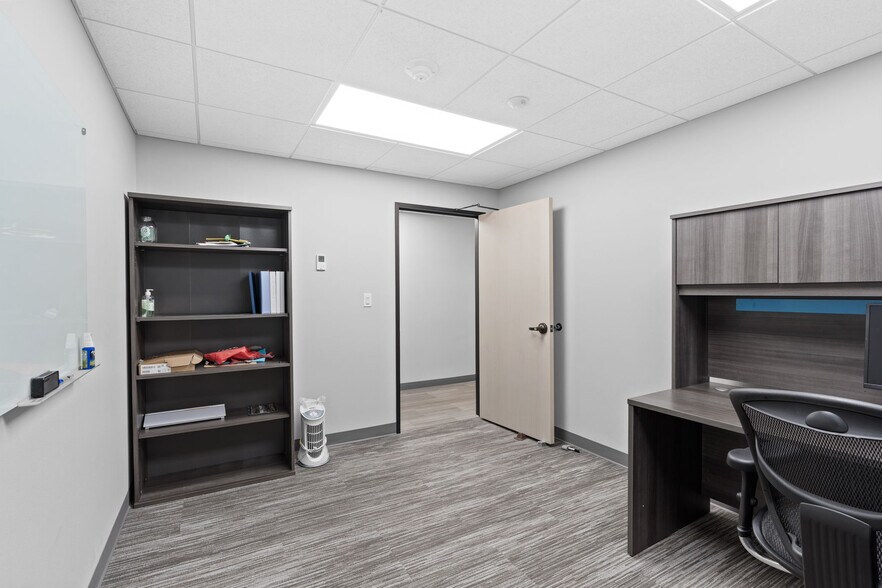 More Photos Of 313-315 Edge Ave, Valparaiso Office For Sale