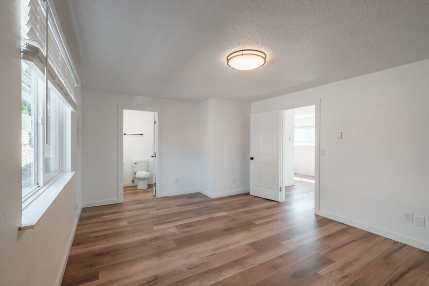 More Photos Of 175 NE Fern Ct, Dallas Apartments For Sale